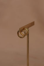 Load image into Gallery viewer, Arracada mediana chapa de oro con zirconias