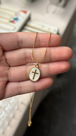 Load image into Gallery viewer, Collar cruz chapa de oro