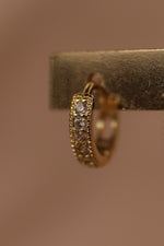 Load image into Gallery viewer, Arracada mini 2 chapa de oro con zirconias