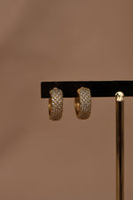 Load image into Gallery viewer, Arracada mediana chapa de oro con zirconias