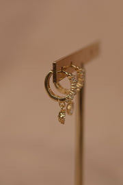 Huggie chapa de oro con zirconias