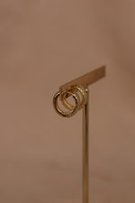 Load image into Gallery viewer, Arracada mediana chapa de oro con zirconias
