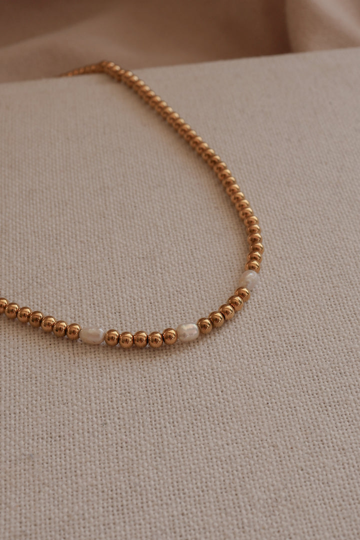 Collar chunky de acero inoxidable con perlas de rio