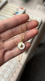 Load image into Gallery viewer, Collar estrella chapa de oro