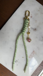 Load image into Gallery viewer, Bag charm verde
