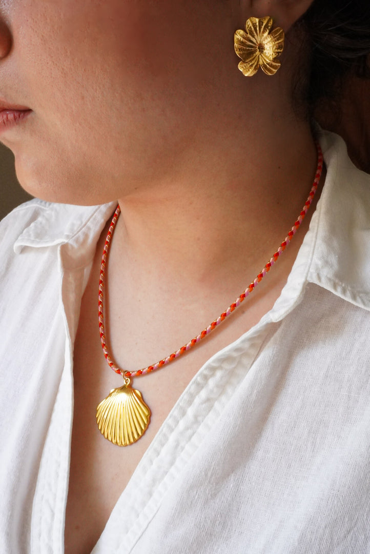 Collar concha chapa de oro