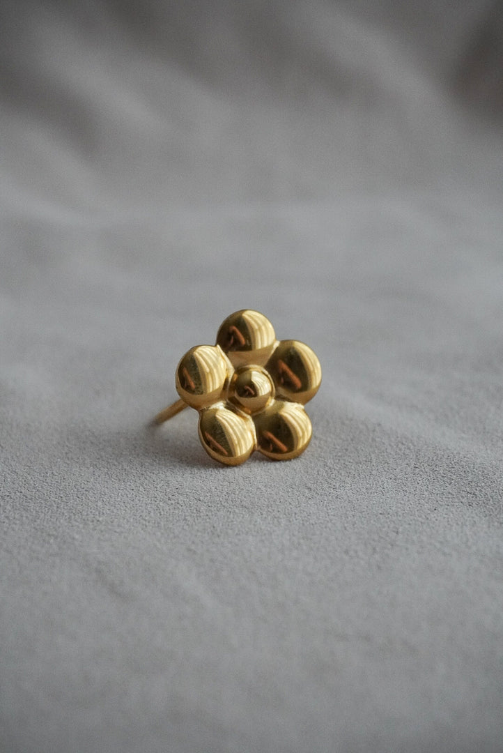 Anillo flor de acero inoxidable ajustable.