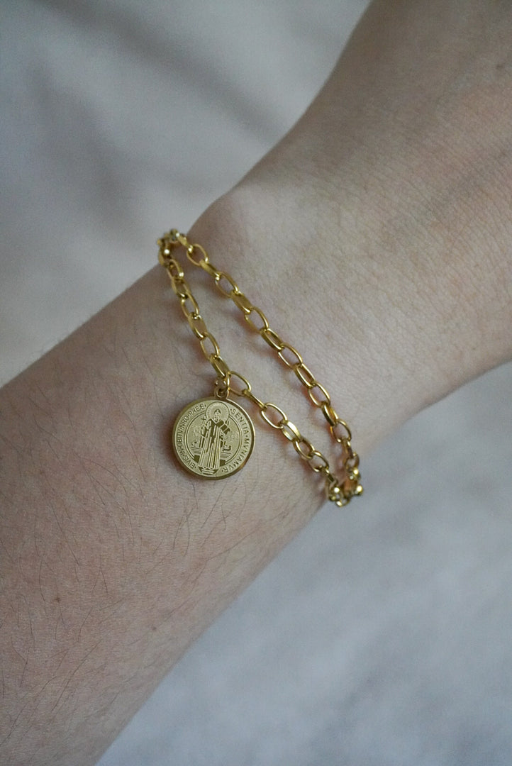 Pulsera doble de acero inoxidable con medalla de San Benito