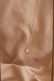 Collar chapa de oro mano de Fátima con zirconias y perla