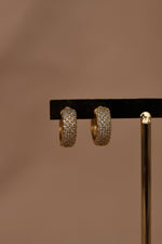 Load image into Gallery viewer, Arracada mediana chapa de oro con zirconias
