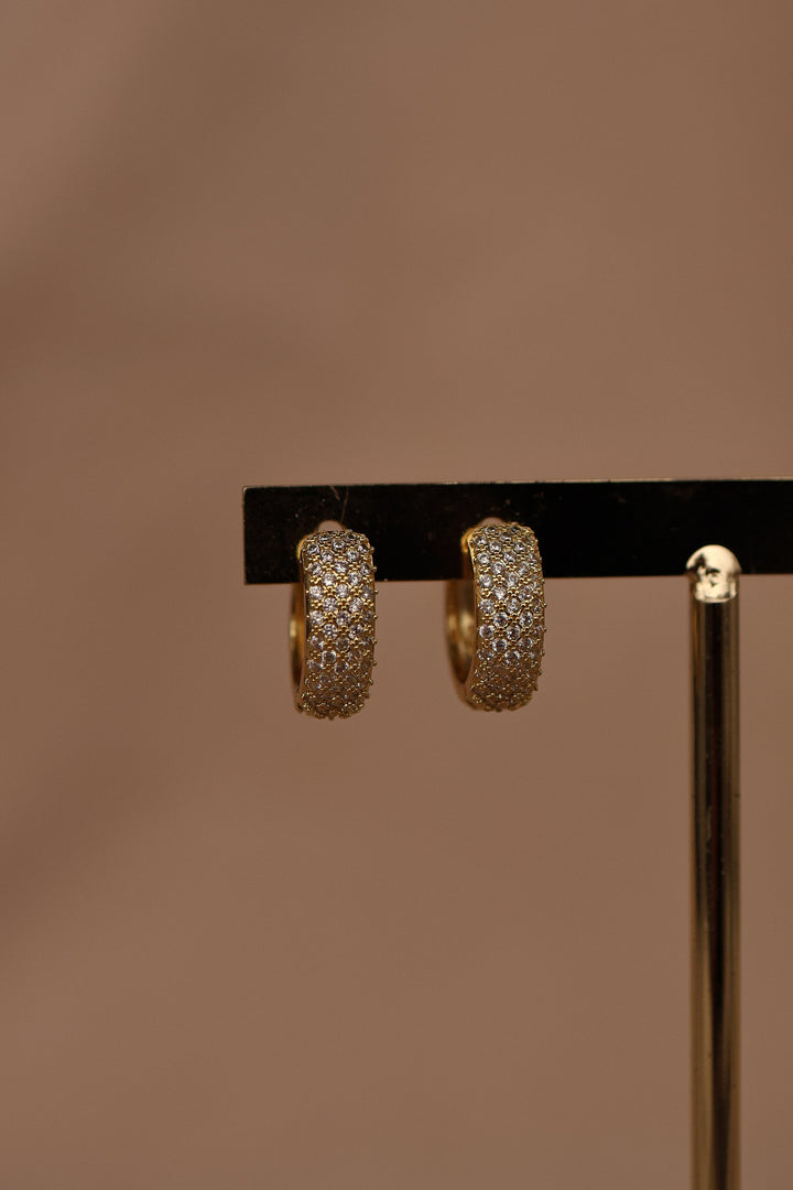 Arracada mediana chapa de oro con zirconias
