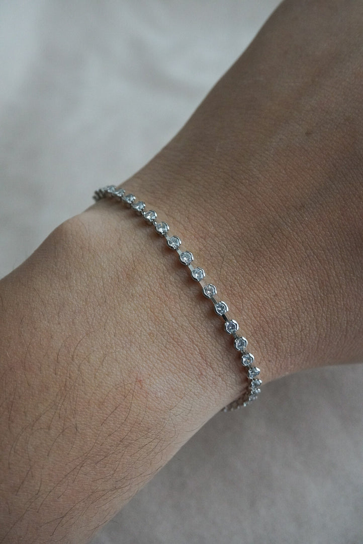 Pulsera de rodio con zirconias.
