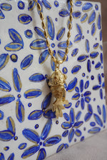 Load image into Gallery viewer, Collar pez koi chapa de oro
