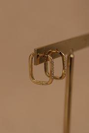 Huggie delgado chapa de oro con zirconias