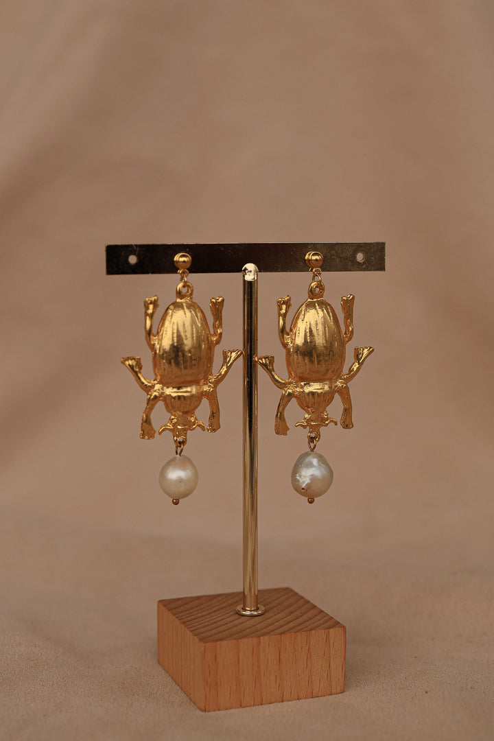 Aretes chapa de oro con escarabajos
