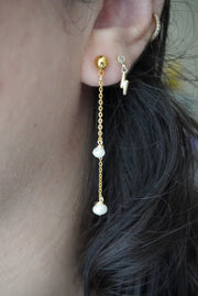 Broquel doble cadena chapa de oro con perla de rio.