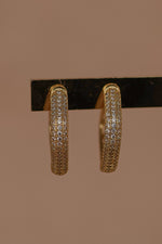 Load image into Gallery viewer, Arracada chapa de oro con zirconias
