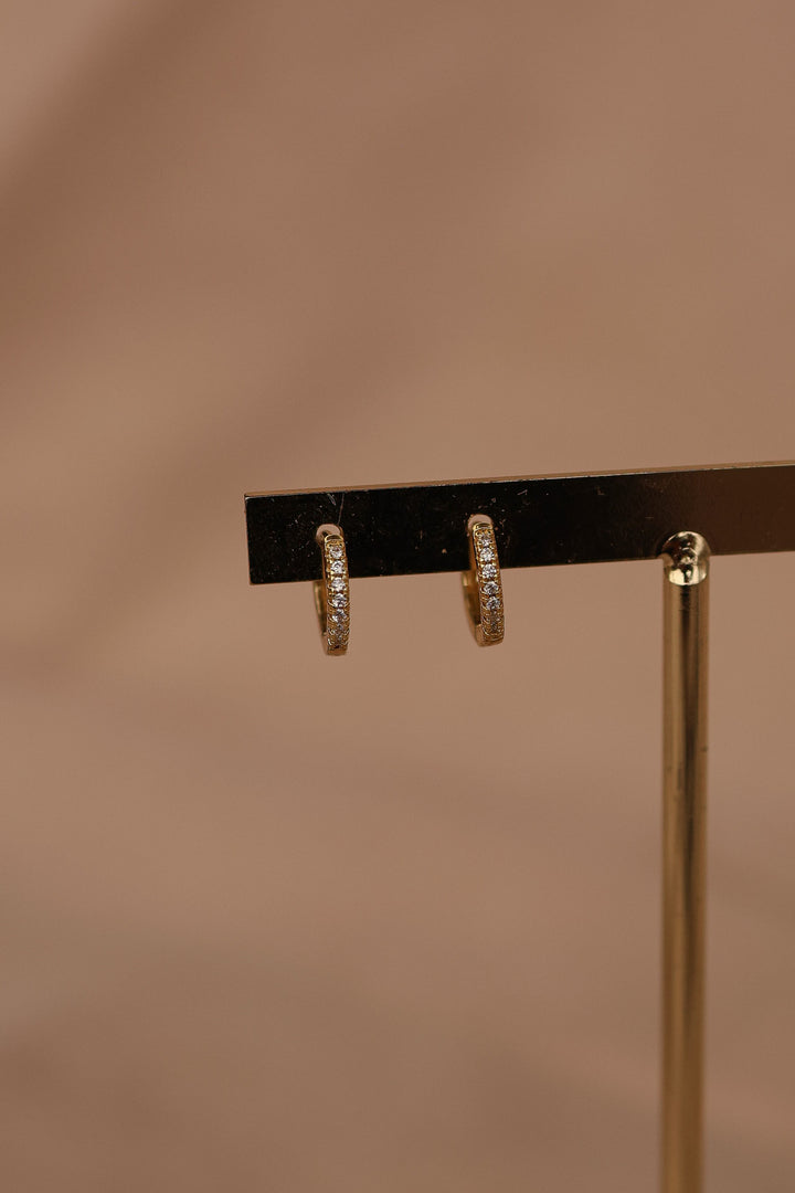 Arracada mini chapa de oro con zirconias