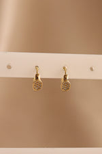 Load image into Gallery viewer, Hoop chapa de oro con óvalo de zirconias
