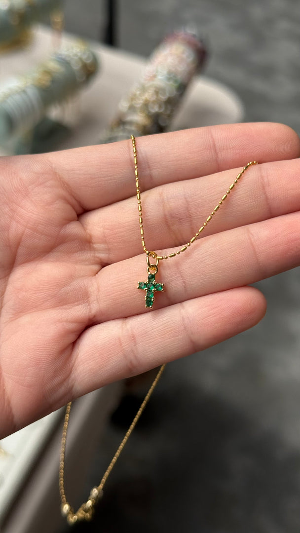 Collar cruz mini verde chapa de oro