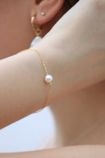 Load image into Gallery viewer, Pulsera chapa de oro 18 kilates
