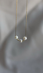 Load image into Gallery viewer, Collar chapa de oro y perla de río
