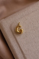 Load image into Gallery viewer, Collar inicial globo chapa de oro
