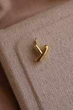 Load image into Gallery viewer, Collar inicial globo chapa de oro
