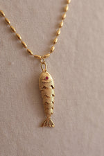 Load image into Gallery viewer, Collar pez chico chapa de oro 18 kilates

