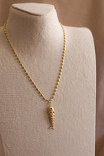 Load image into Gallery viewer, Collar pez chico chapa de oro 18 kilates
