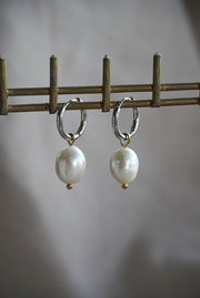 Hoop grande acero inoxidable con perla de río