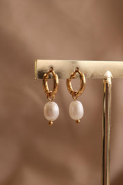 Hoop mini de acero inoxidable con perla de río